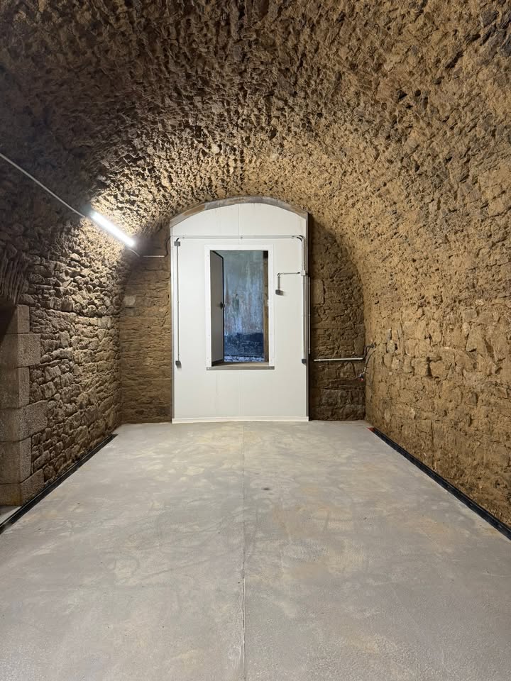Eclairage de cave de maturation 1 1760980528181921 - Brest Guilers